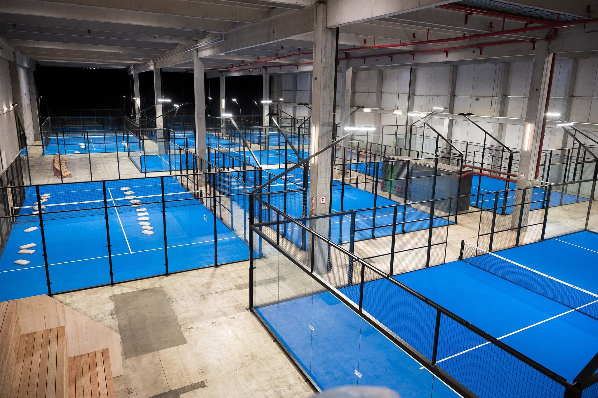Indoor-Padelhalle von Pop-Up Padel STP in St. Pölten